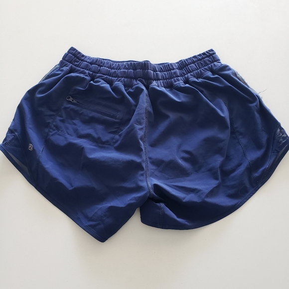 Lululemon hotty hot shorts, size 6 - Picture 2 of 5